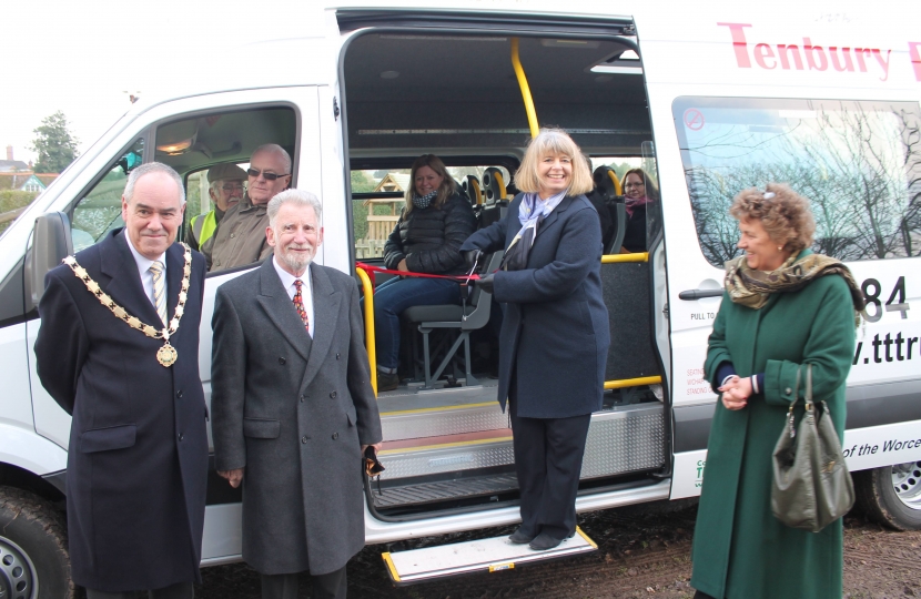 MP Celebrates New Tenbury Minibus