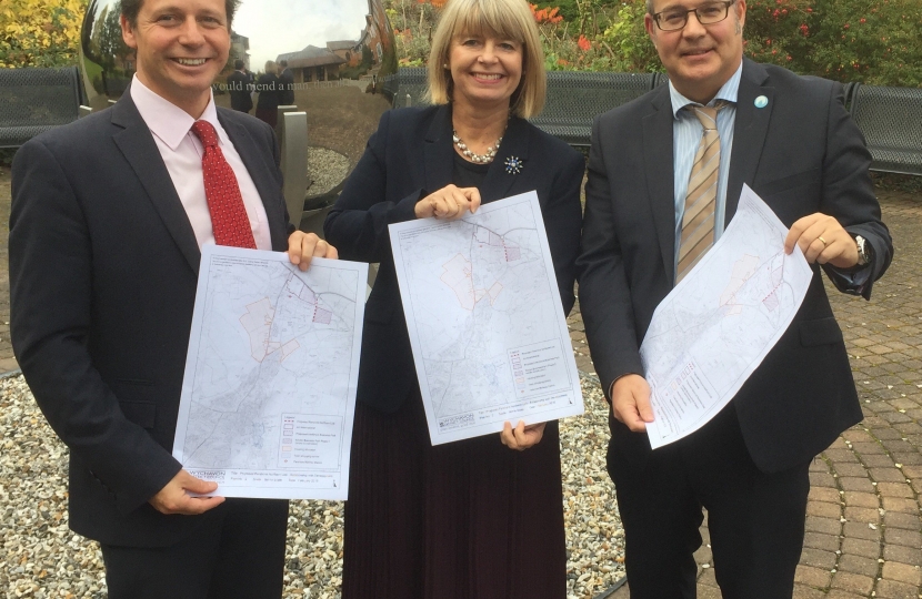 MPs Nigel Huddleston and Harriett Baldwin are briefed on the link road bid by Wychavon District Council’s Phil Merrick.   